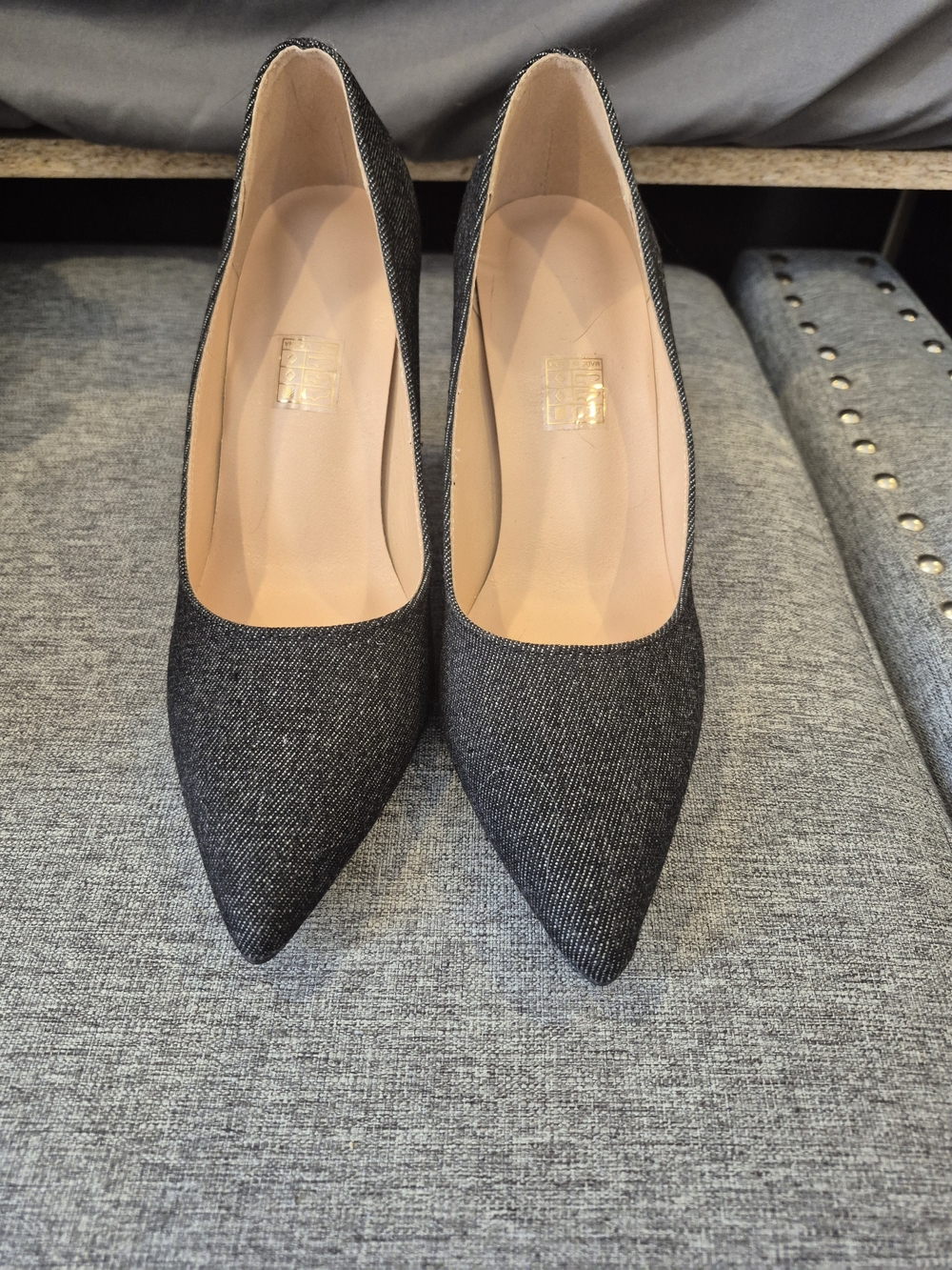 Women's Pointed Toe Pumps in Charcoal Gray